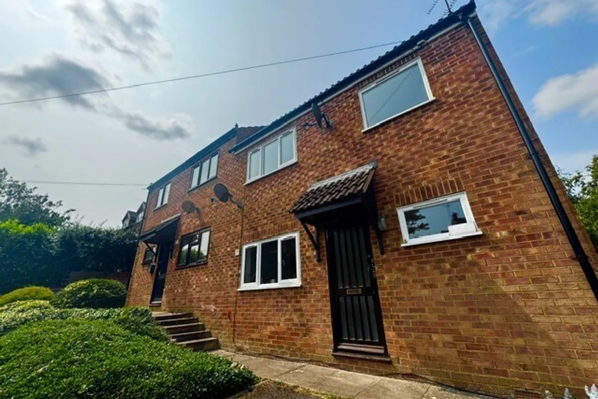 Flat Lenborough Road in Buckingham