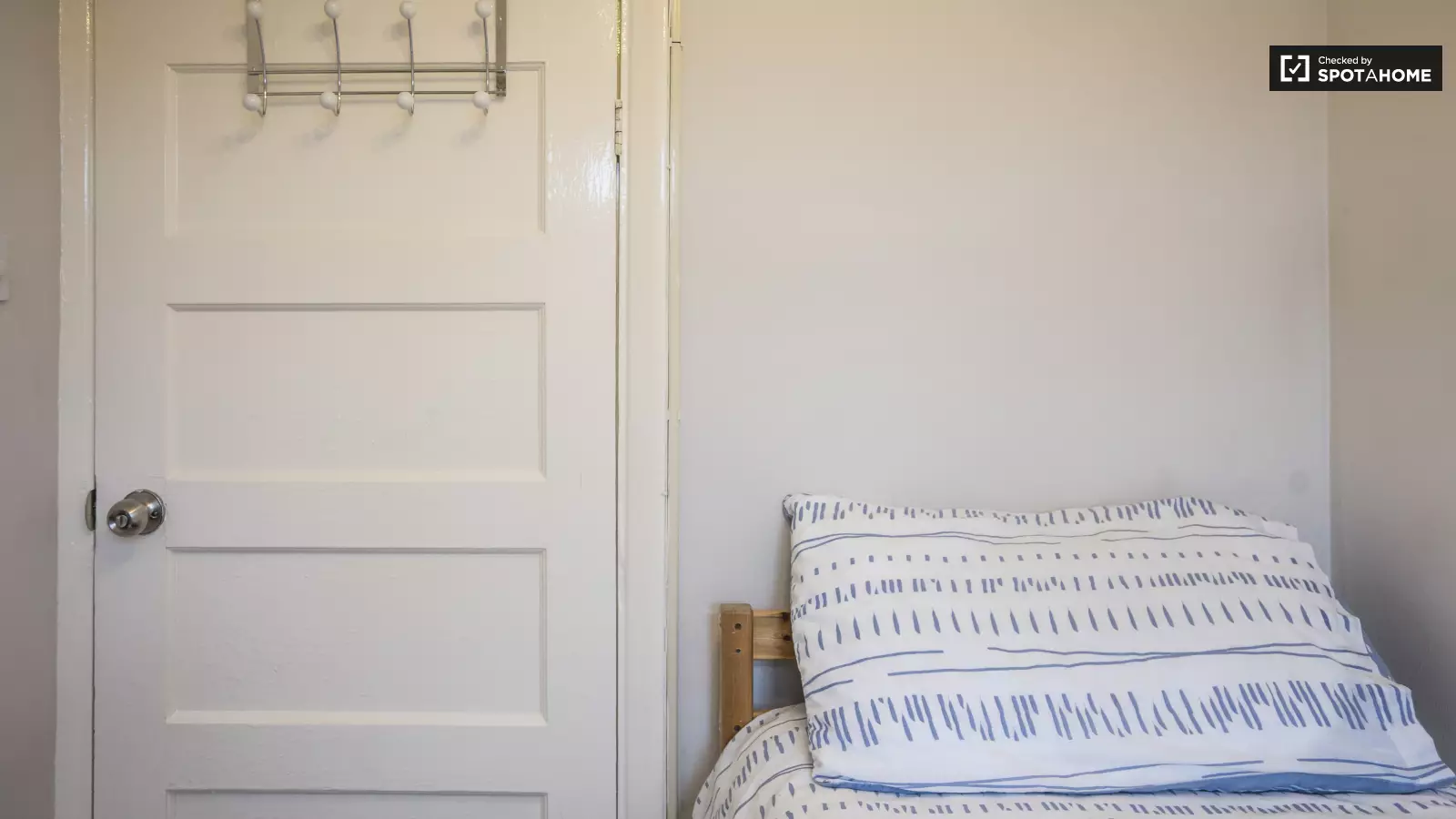 Flat Rochford Way in Greater London