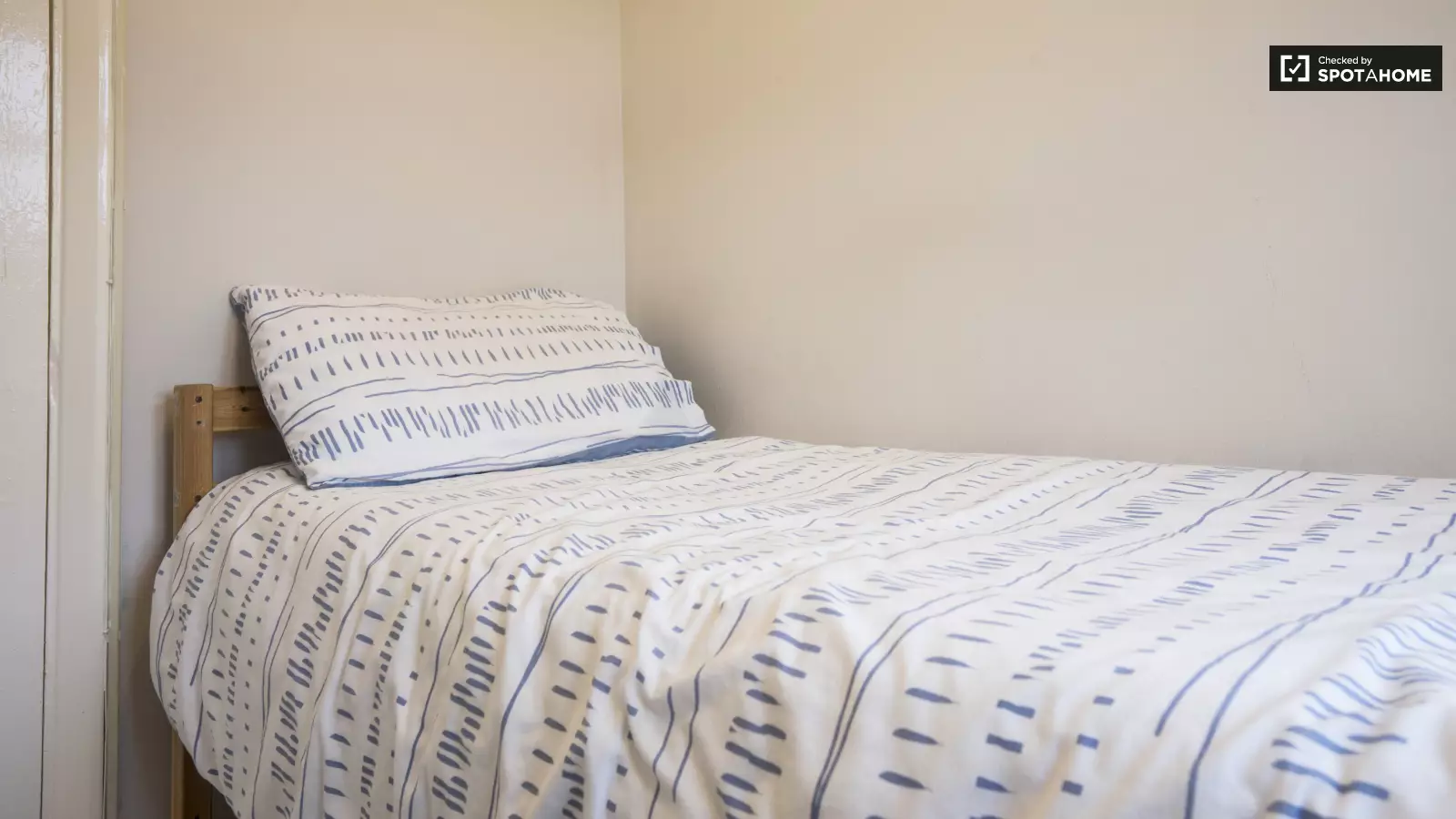 Flat Rochford Way in Greater London