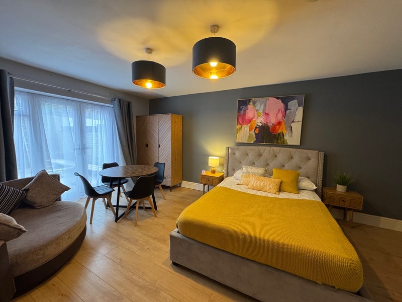 Room Himley Road in Dudley