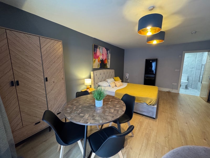 Room Himley Road in Dudley