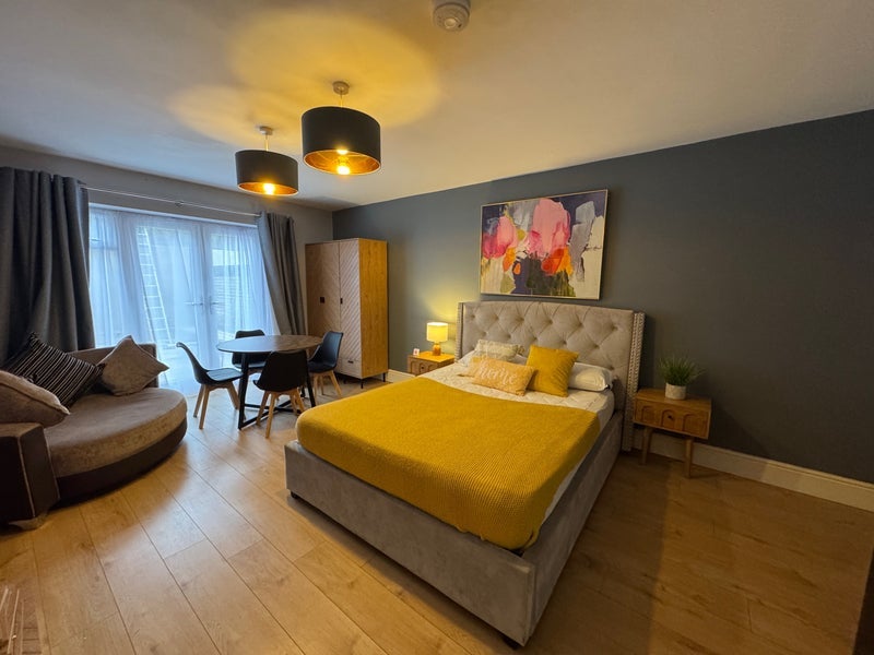 Room Himley Road in Dudley