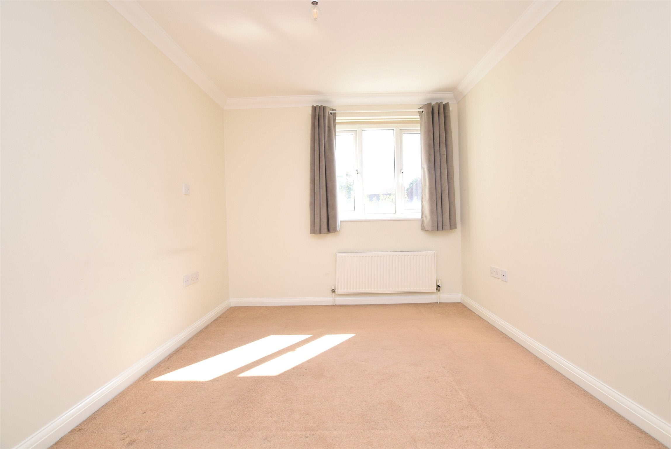 Flat London Road in Greater London