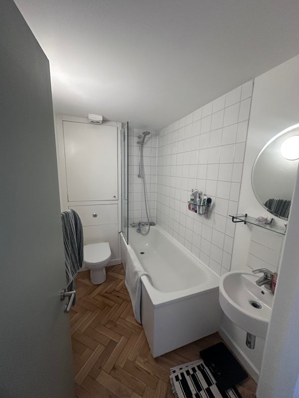 Room Clifton Avenue in Greater London