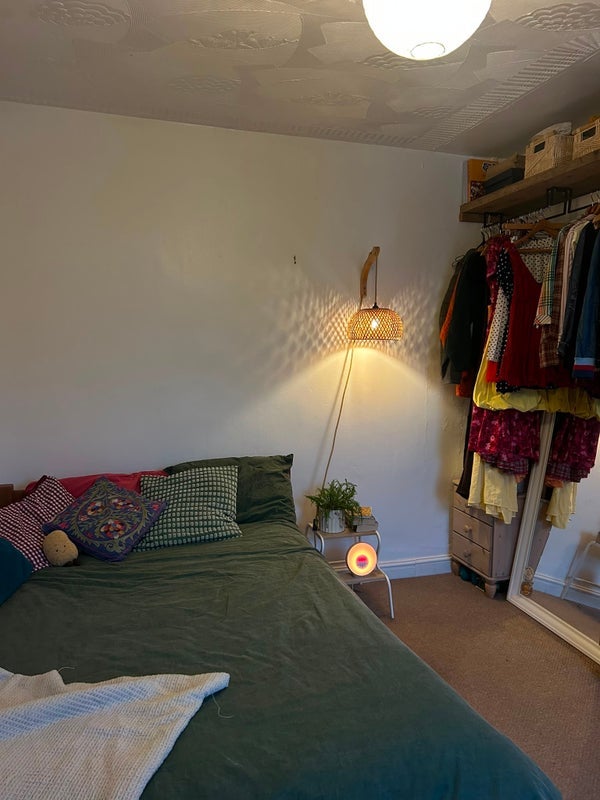 Room Friezewood Road in Bristol