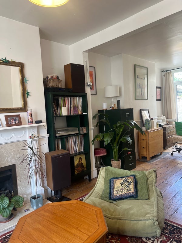 Room Friezewood Road in Bristol