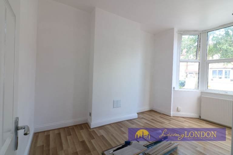 Flat Arthur Road in Greater London