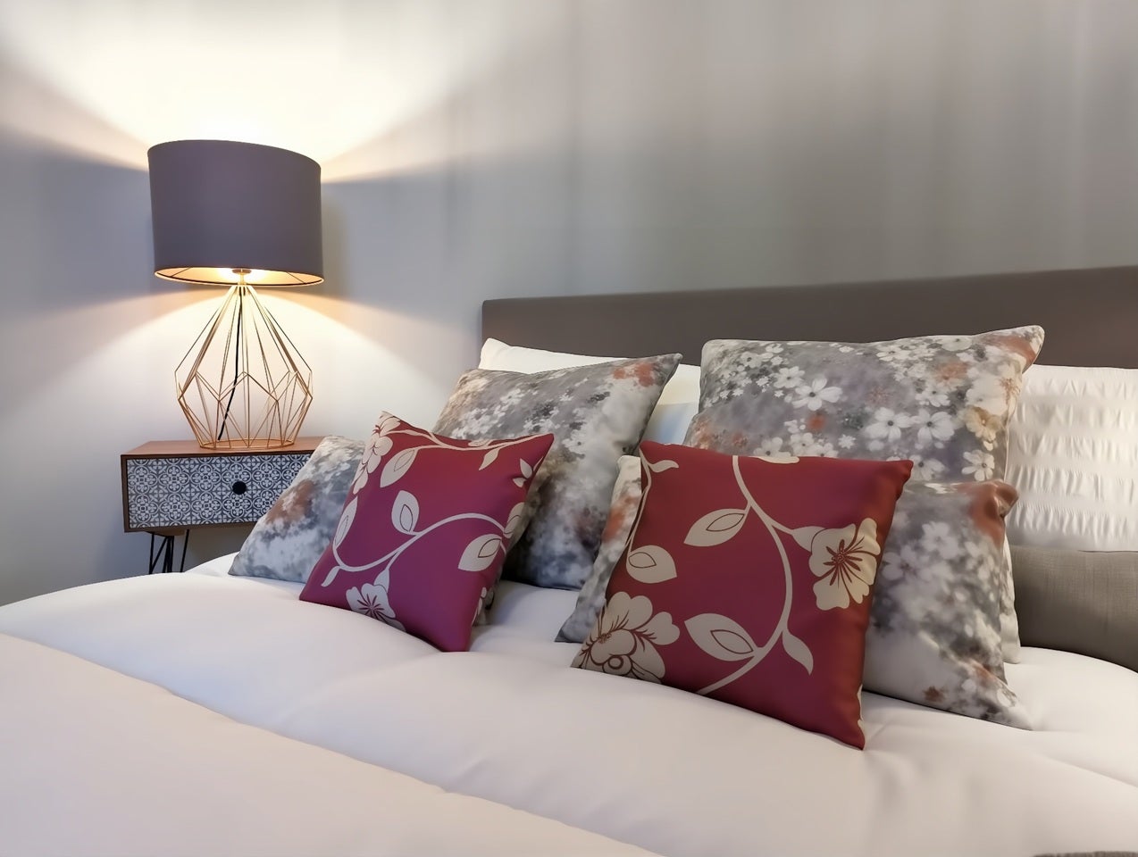 Flat Elmdale Road in Greater London