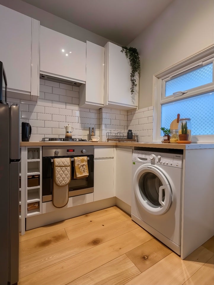Flat Elmdale Road in Greater London