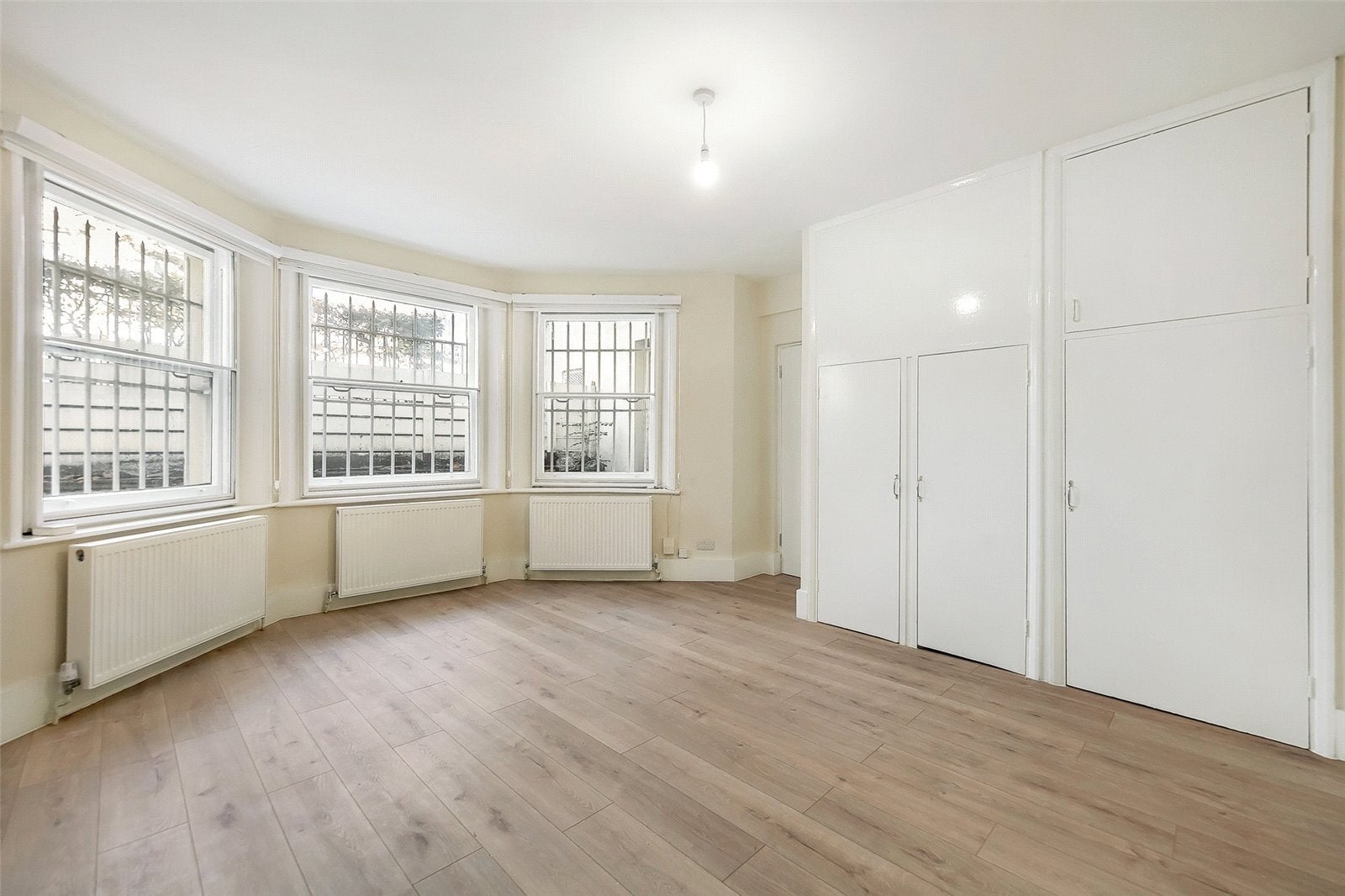 Flat Holland Park Avenue in Greater London