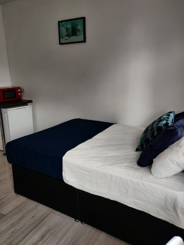 Room Biggin Hall Crescent in Coventry