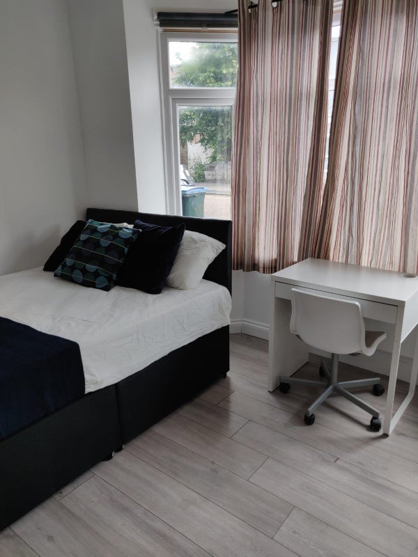 Room Biggin Hall Crescent in Coventry
