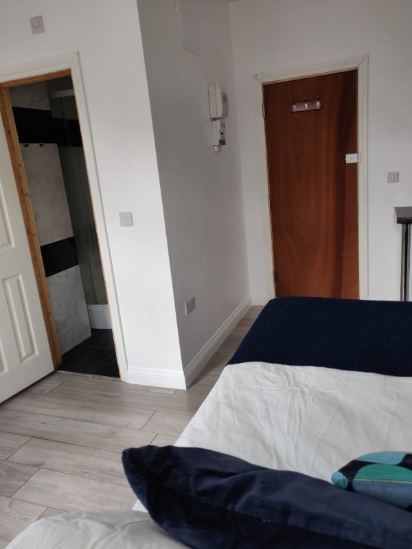 Room Biggin Hall Crescent in Coventry