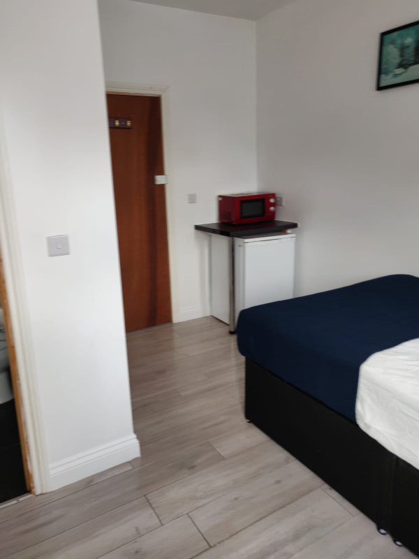 Room Biggin Hall Crescent in Coventry