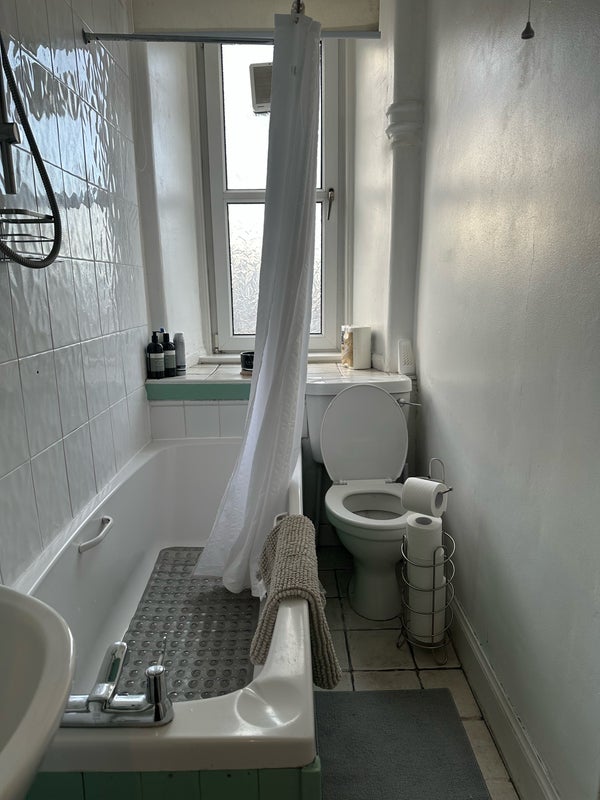Flat Bath Road in City of Edinburgh