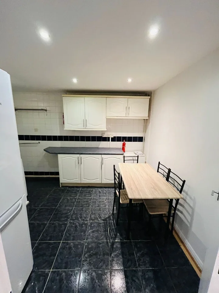 Room Penderyn Way in Greater London