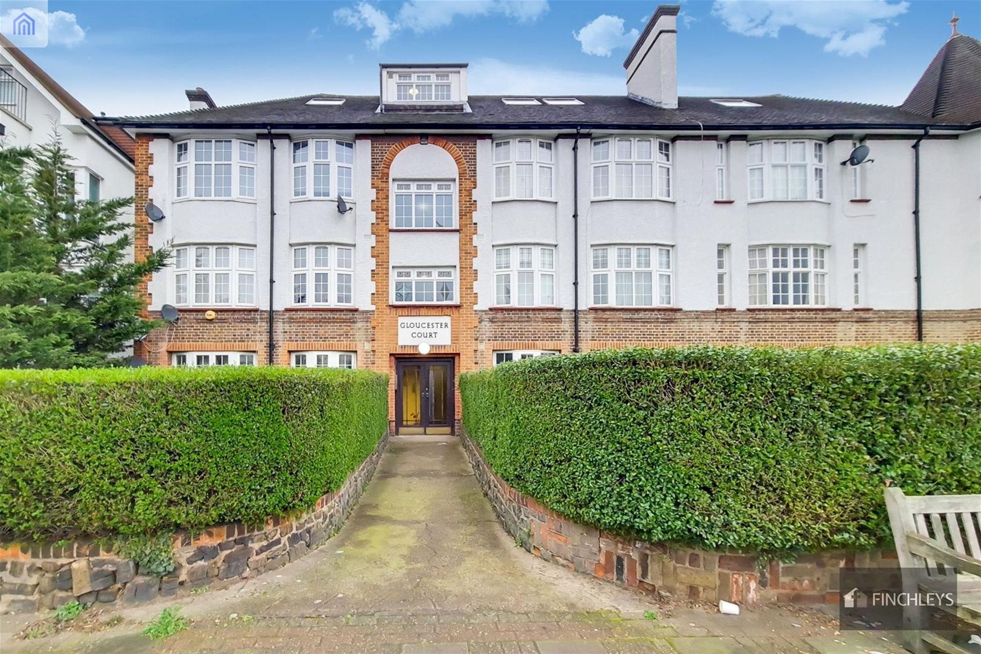Flat Gloucester Gardens in Greater London