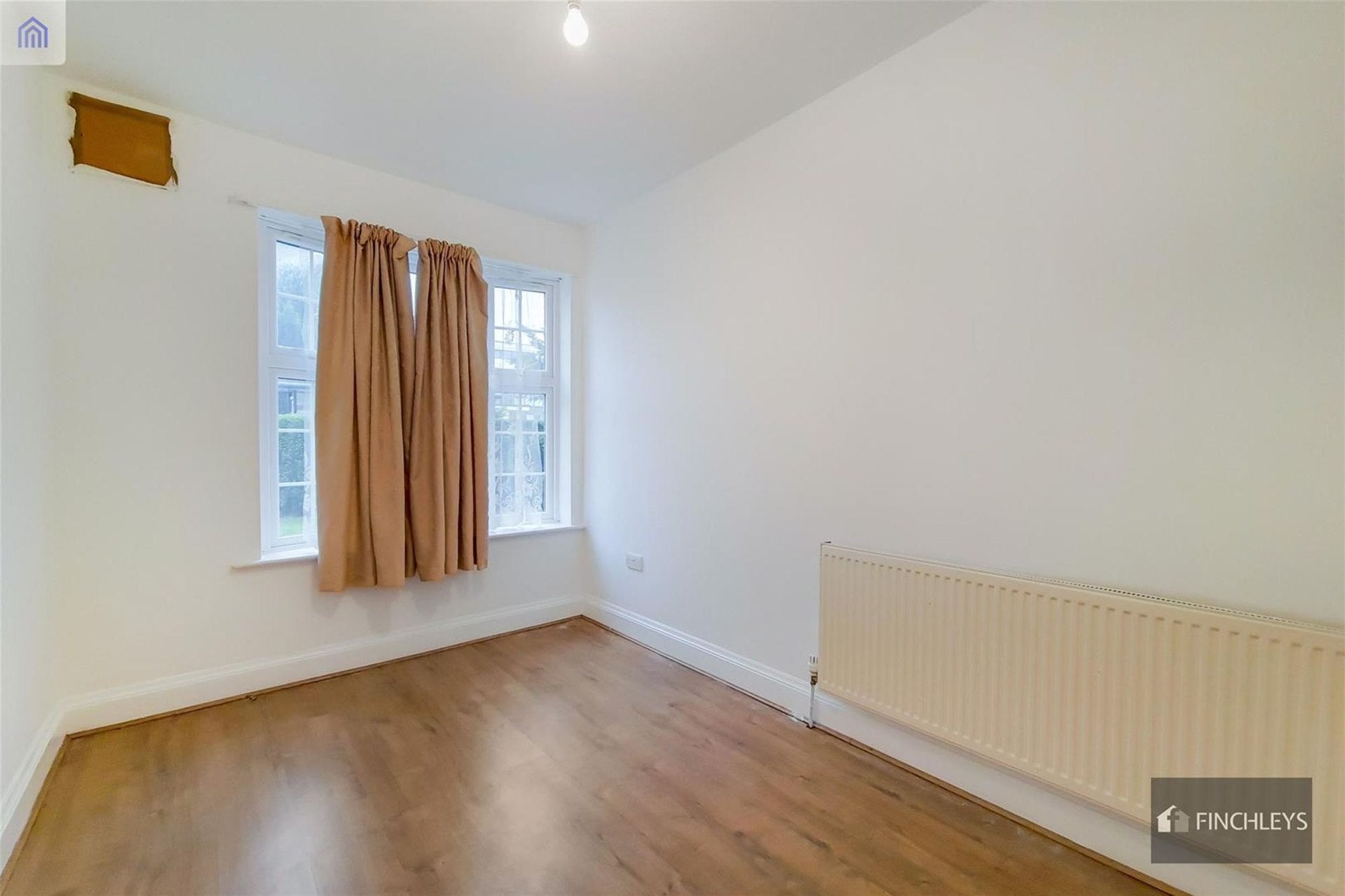 Flat Gloucester Gardens in Greater London