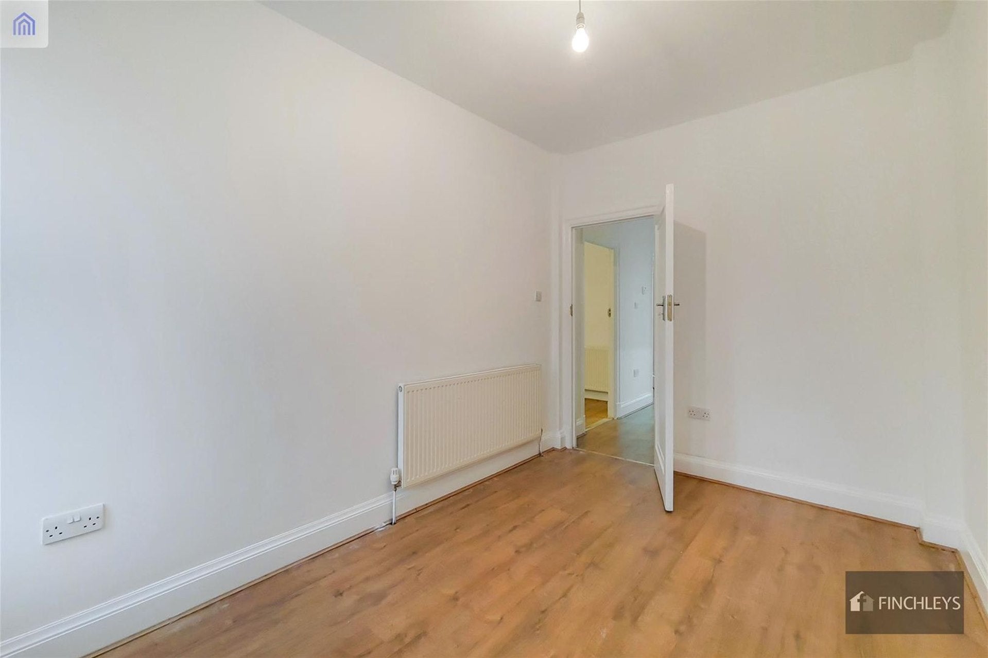 Flat Gloucester Gardens in Greater London