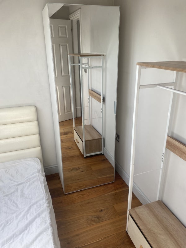 Room Trefoil Road in Greater London