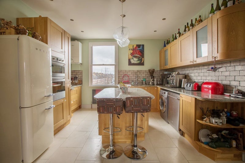 Room Trefoil Road in Greater London