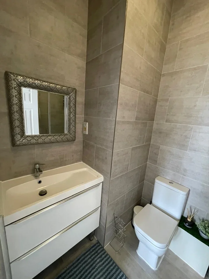 Room Eleanor Close in Greater London