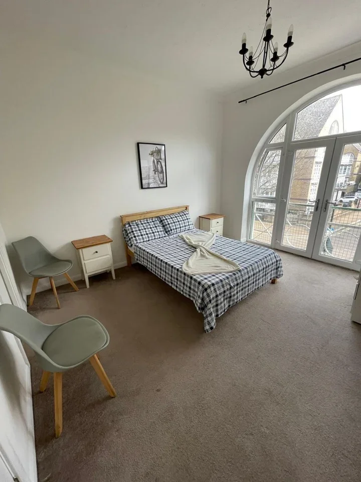 Room Eleanor Close in Greater London