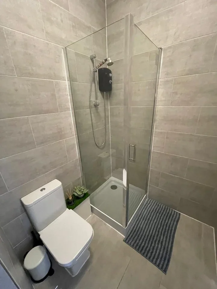 Room Eleanor Close in Greater London