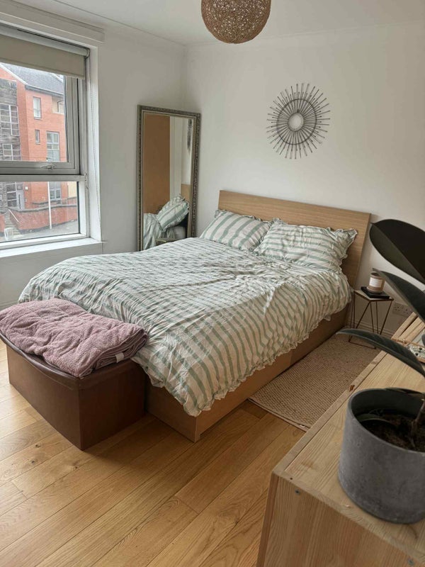 Room Dunaskin Street in Glasgow