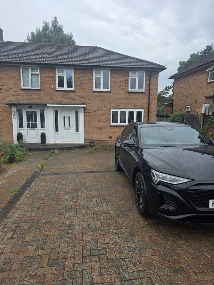 House Kings Drive in Greater London