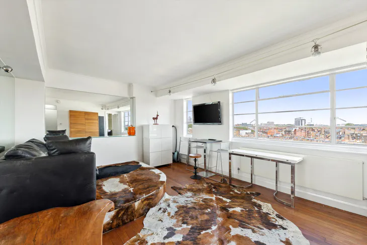Flat Sloane Avenue in Greater London