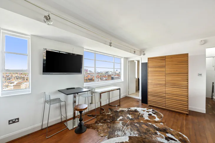Flat Sloane Avenue in Greater London