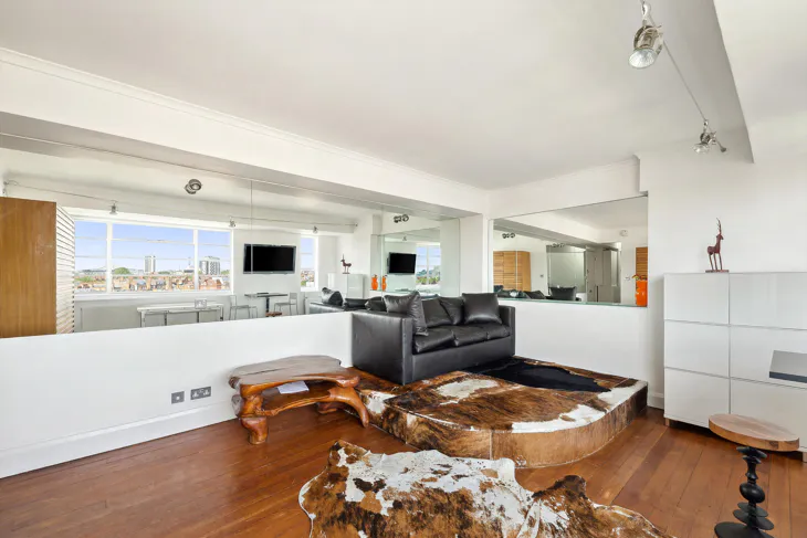 Flat Sloane Avenue in Greater London