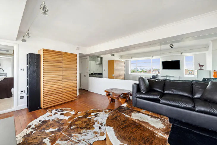 Flat Sloane Avenue in Greater London