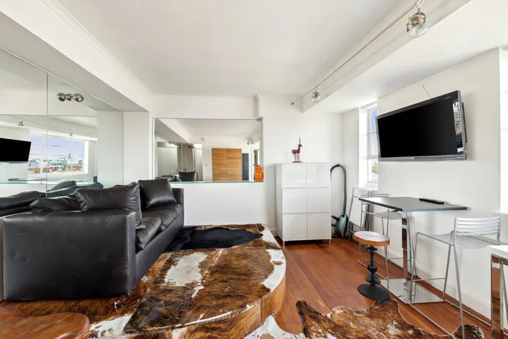 Flat Sloane Avenue in Greater London