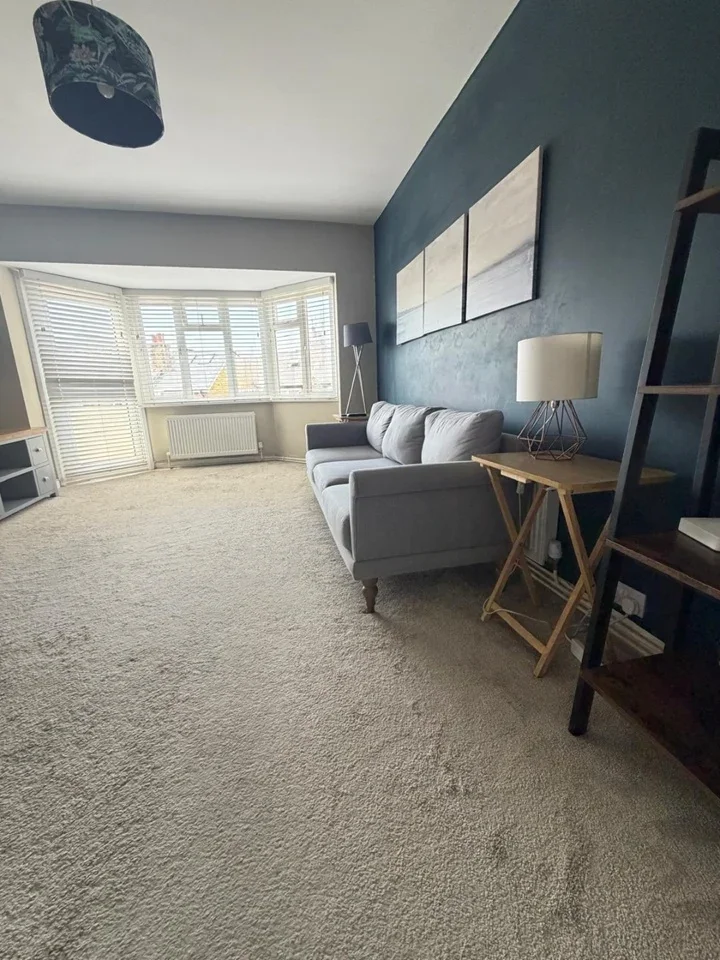 Flat Penrhyn Road in Greater London