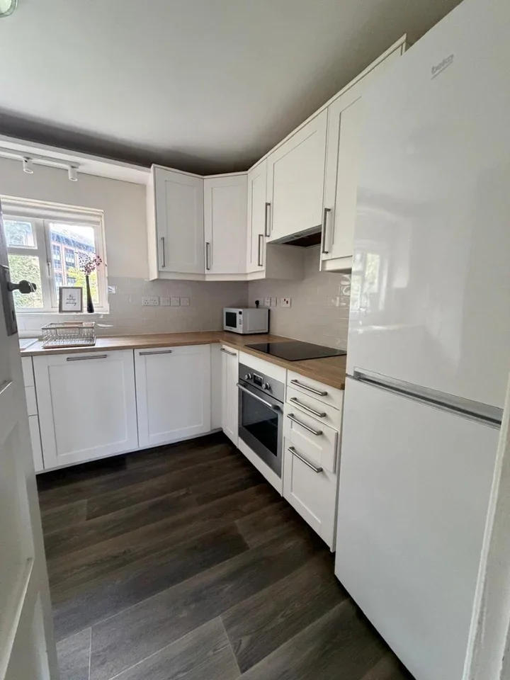 Flat Penrhyn Road in Greater London