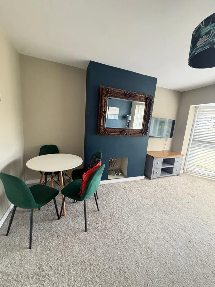 Flat Penrhyn Road in Greater London