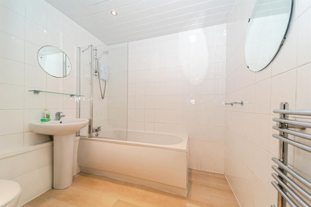 Flat Moorfoot Avenue in Paisley