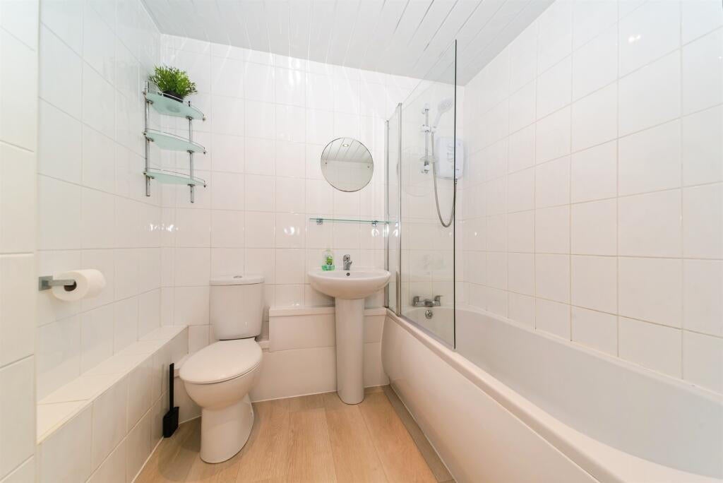 Flat Moorfoot Avenue in Paisley