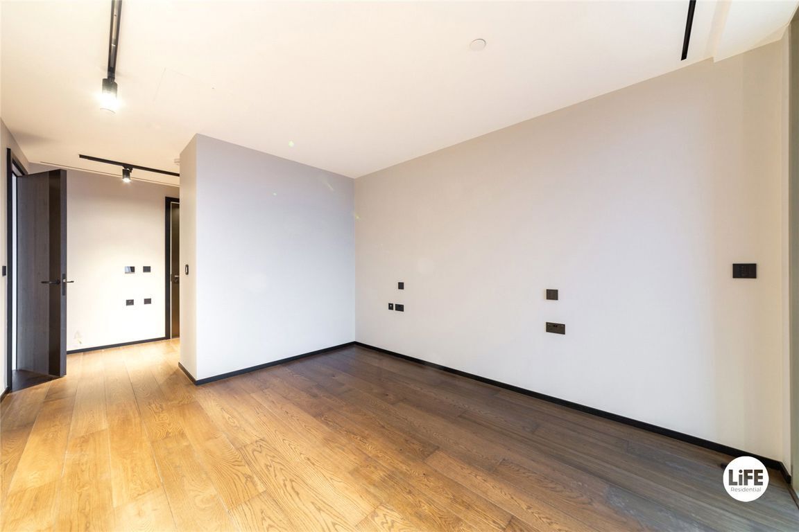 Flat Hewett Street in Greater London