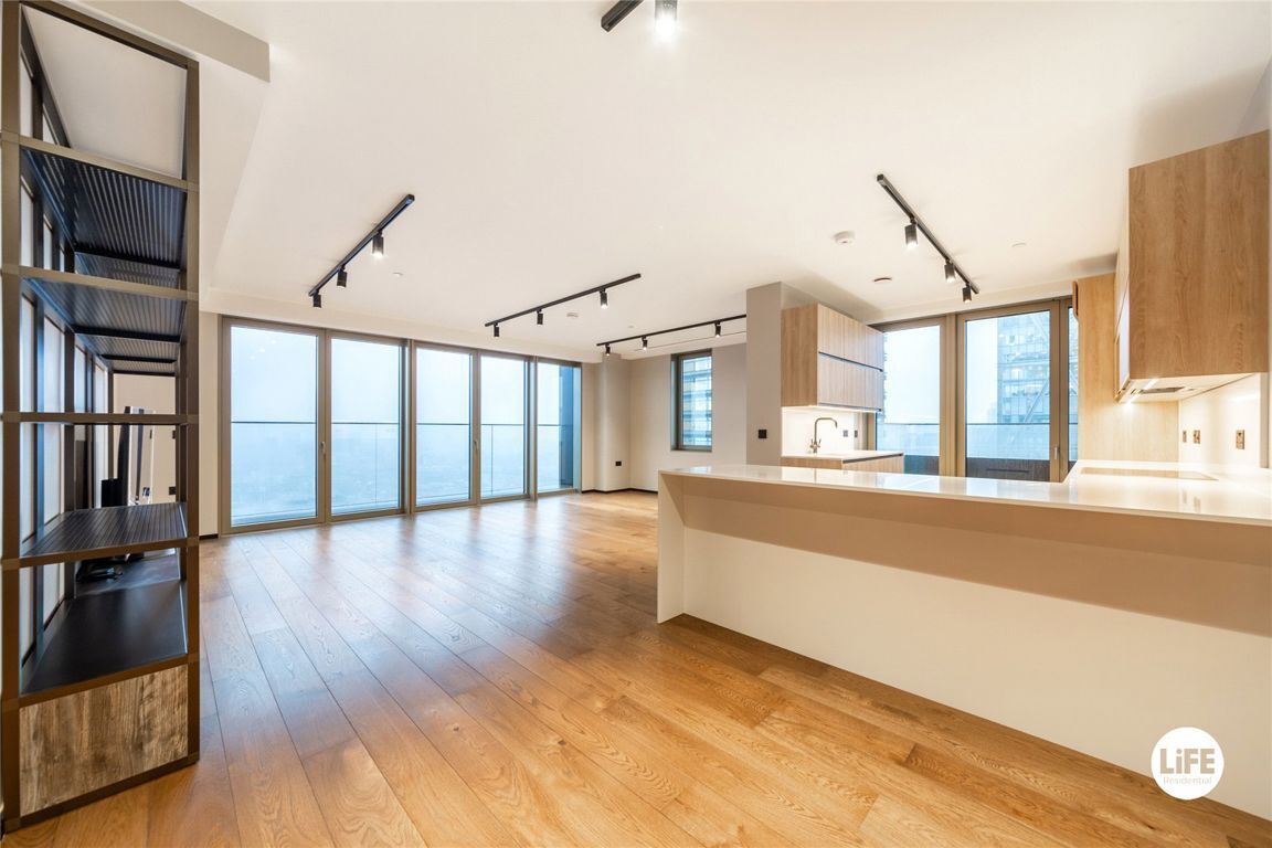 Flat Hewett Street in Greater London