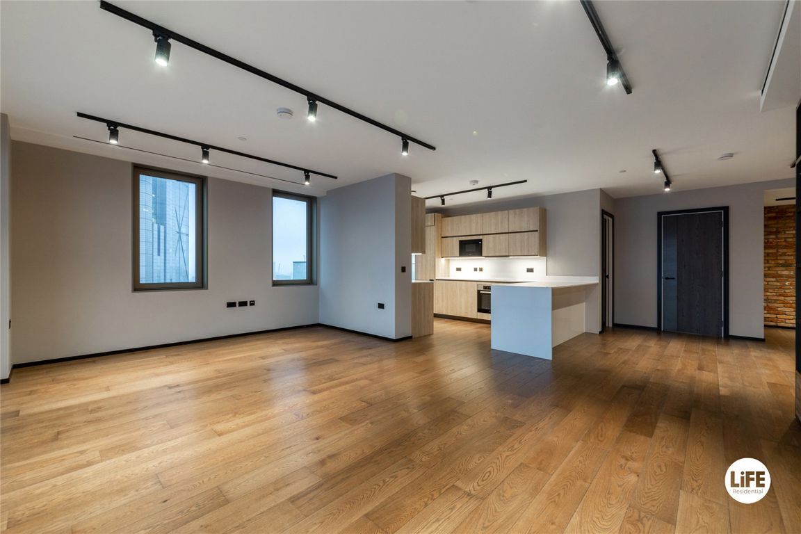 Flat Hewett Street in Greater London