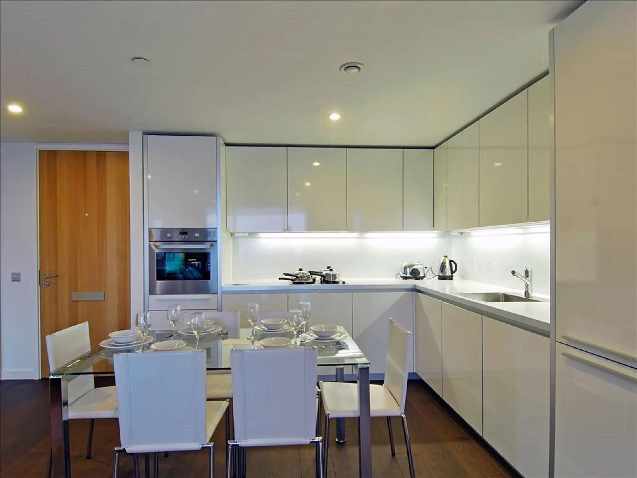 Flat Wollaston Close in Greater London