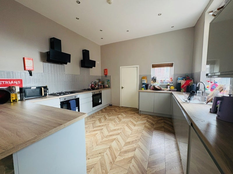Room Mowbray Close in Sunderland
