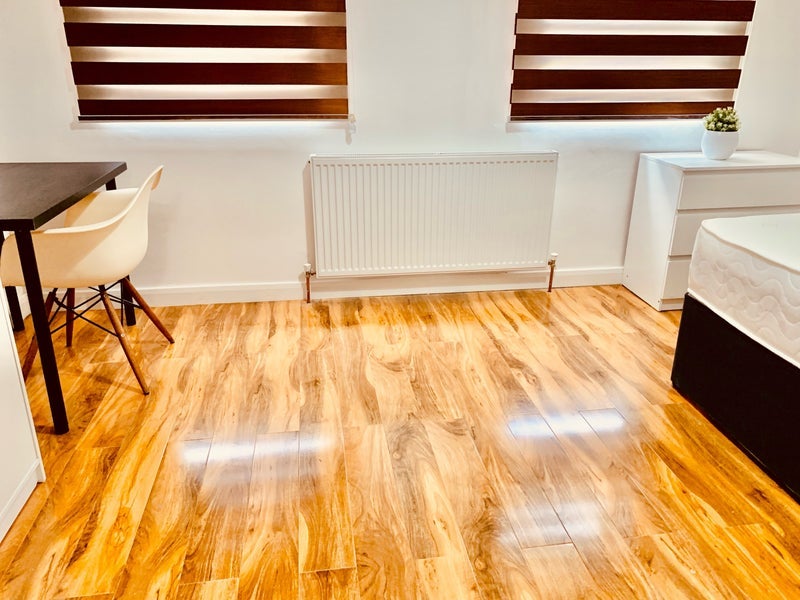 Room St. Peter's Avenue in Greater London