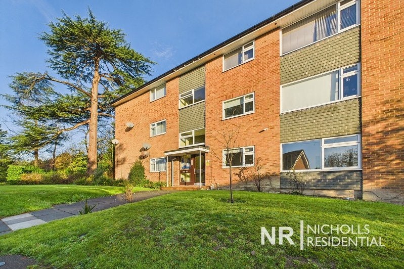 Flat Oakfield Drive in Reigate and Banstead