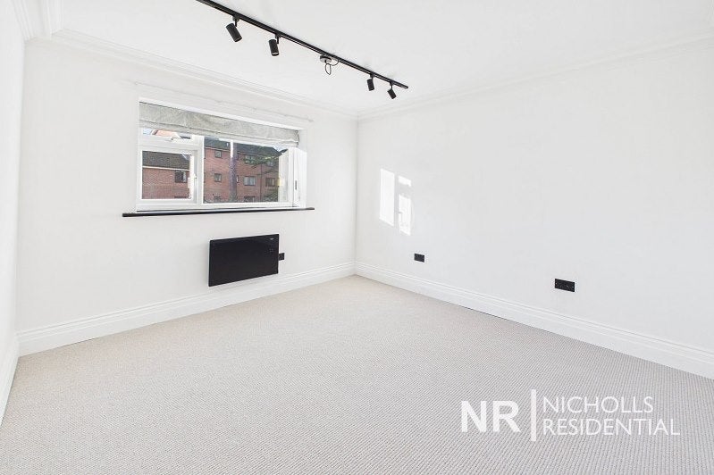 Flat Oakfield Drive in Reigate and Banstead