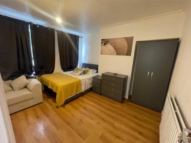 Room Castlecombe Road in Greater London
