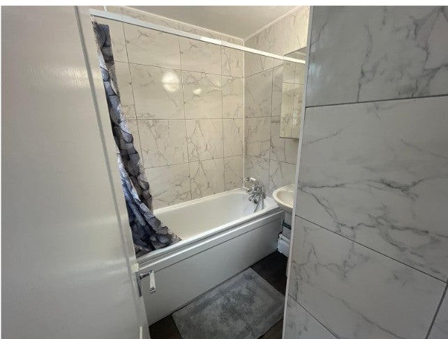 Room Castlecombe Road in Greater London